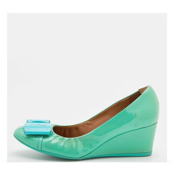 Ferragamo Mint Green Patent Leather Silda Vara Plaque Wedge Pumps Size 10 - Picture 1 of 7